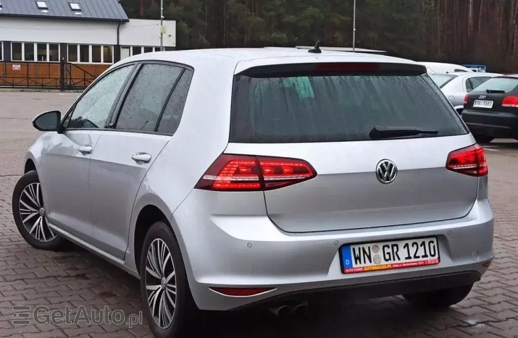 VOLKSWAGEN Golf 