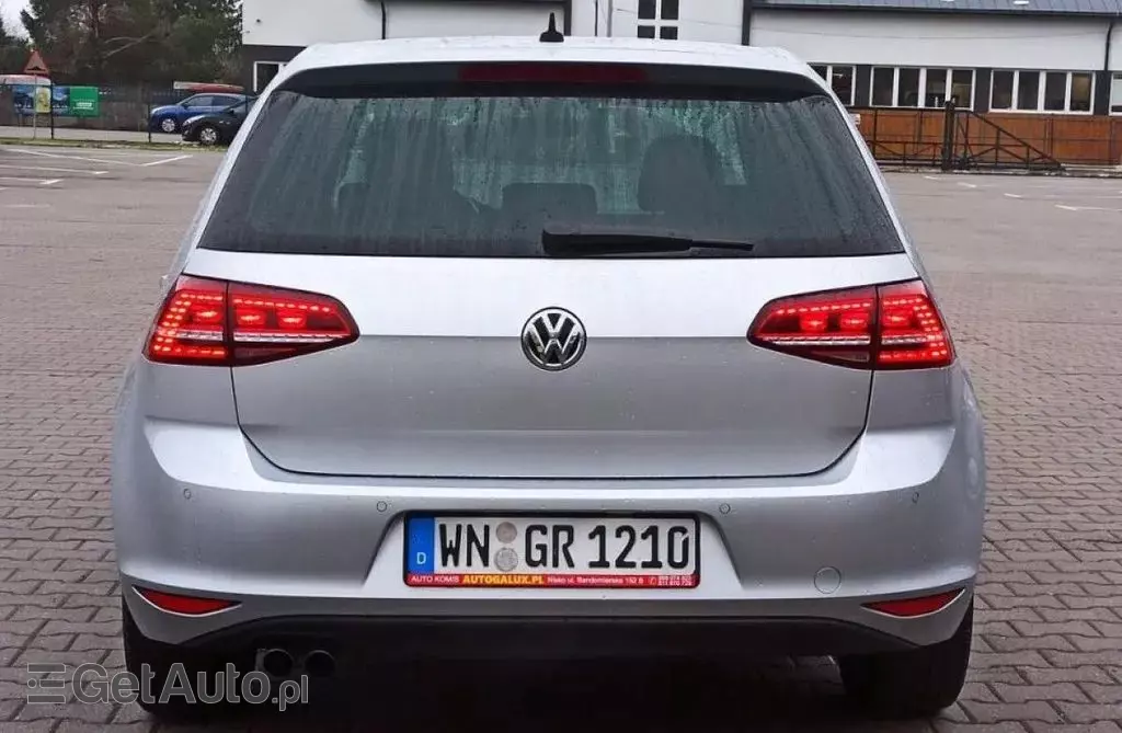 VOLKSWAGEN Golf 