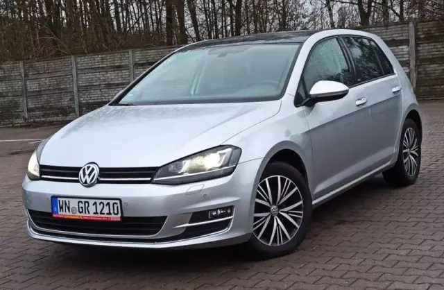 VOLKSWAGEN Golf 
