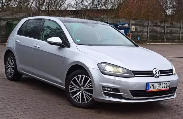 VOLKSWAGEN Golf 