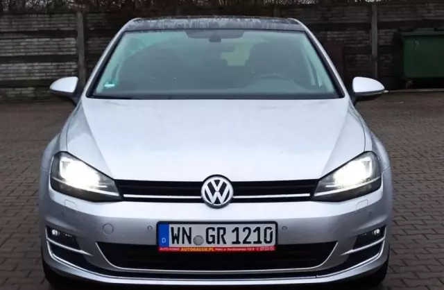 VOLKSWAGEN Golf 