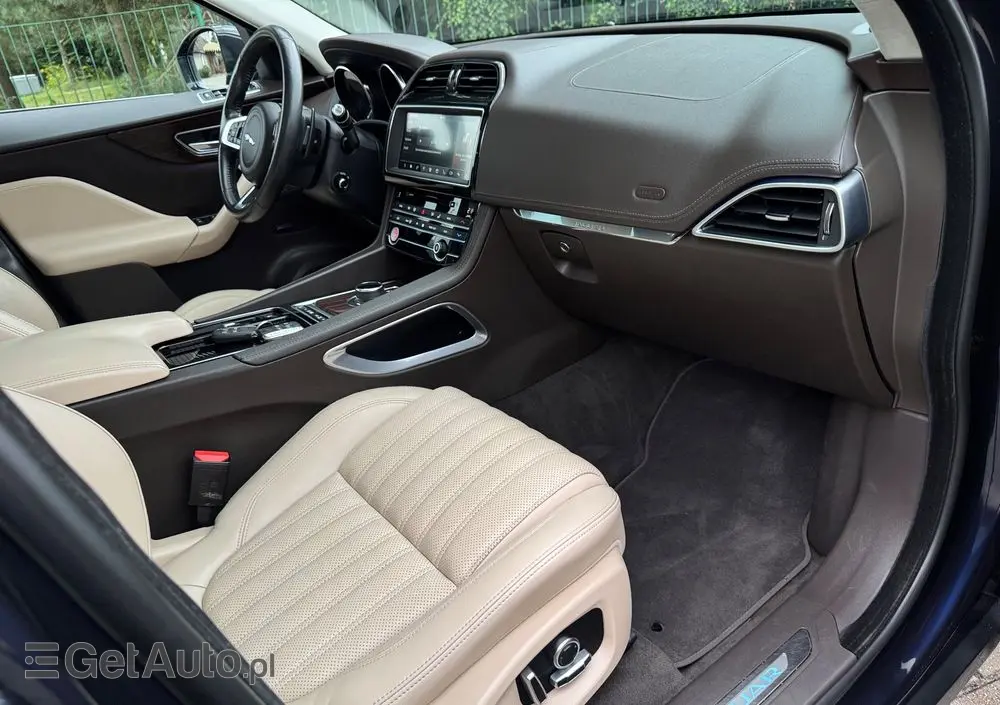 JAGUAR F-Pace 25t AWD Prestige