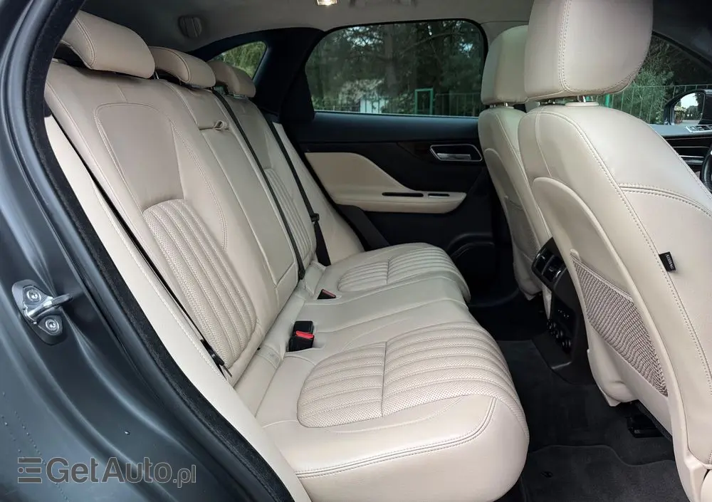 JAGUAR F-Pace 25t AWD Prestige