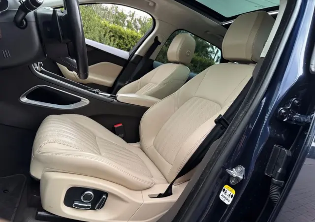 JAGUAR F-Pace 25t AWD Prestige