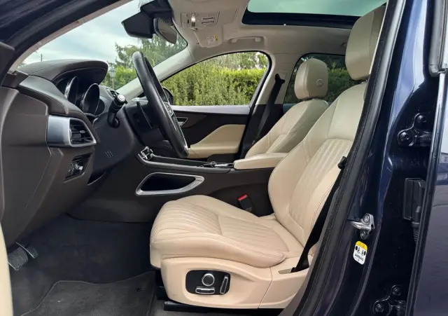 JAGUAR F-Pace 25t AWD Prestige