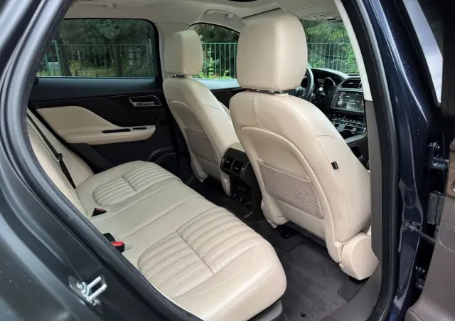 JAGUAR F-Pace 25t AWD Prestige