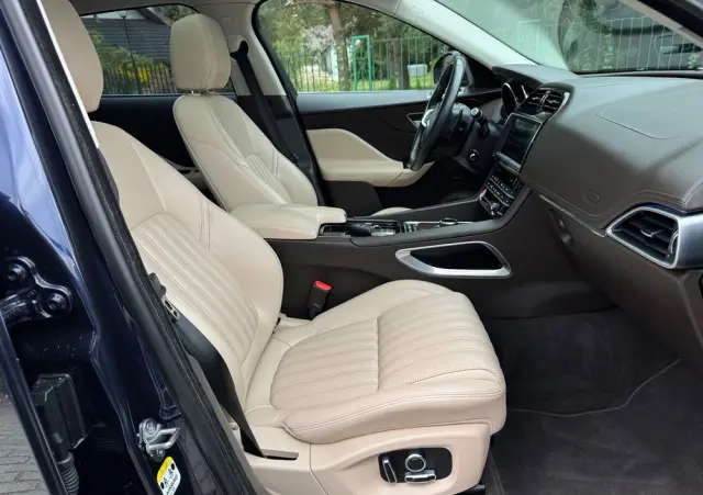 JAGUAR F-Pace 25t AWD Prestige