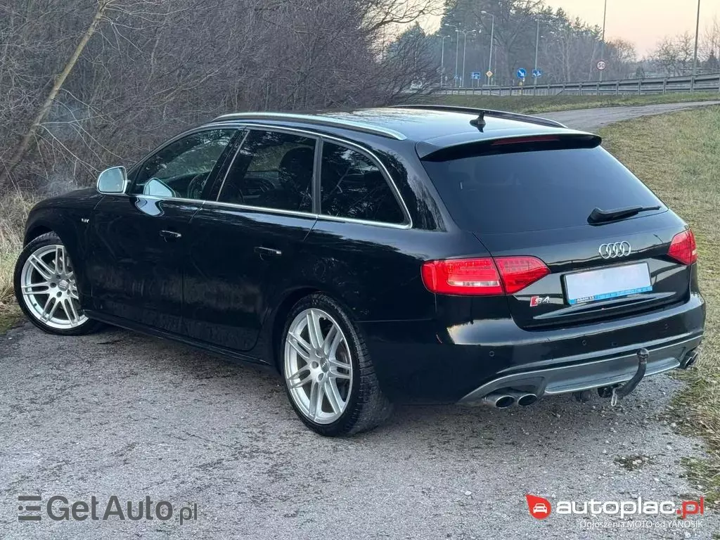 AUDI S4 