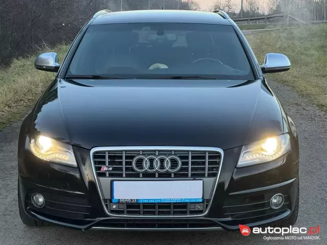 AUDI S4 