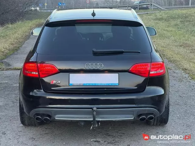 AUDI S4 
