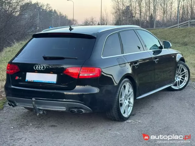 AUDI S4 