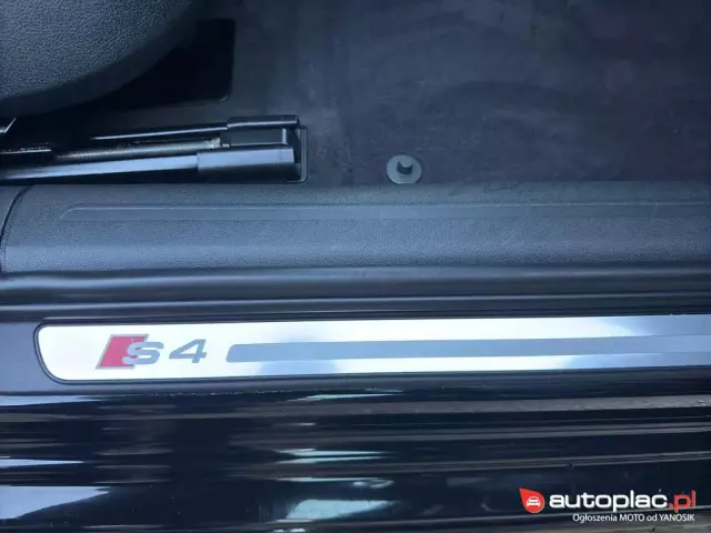 AUDI S4 