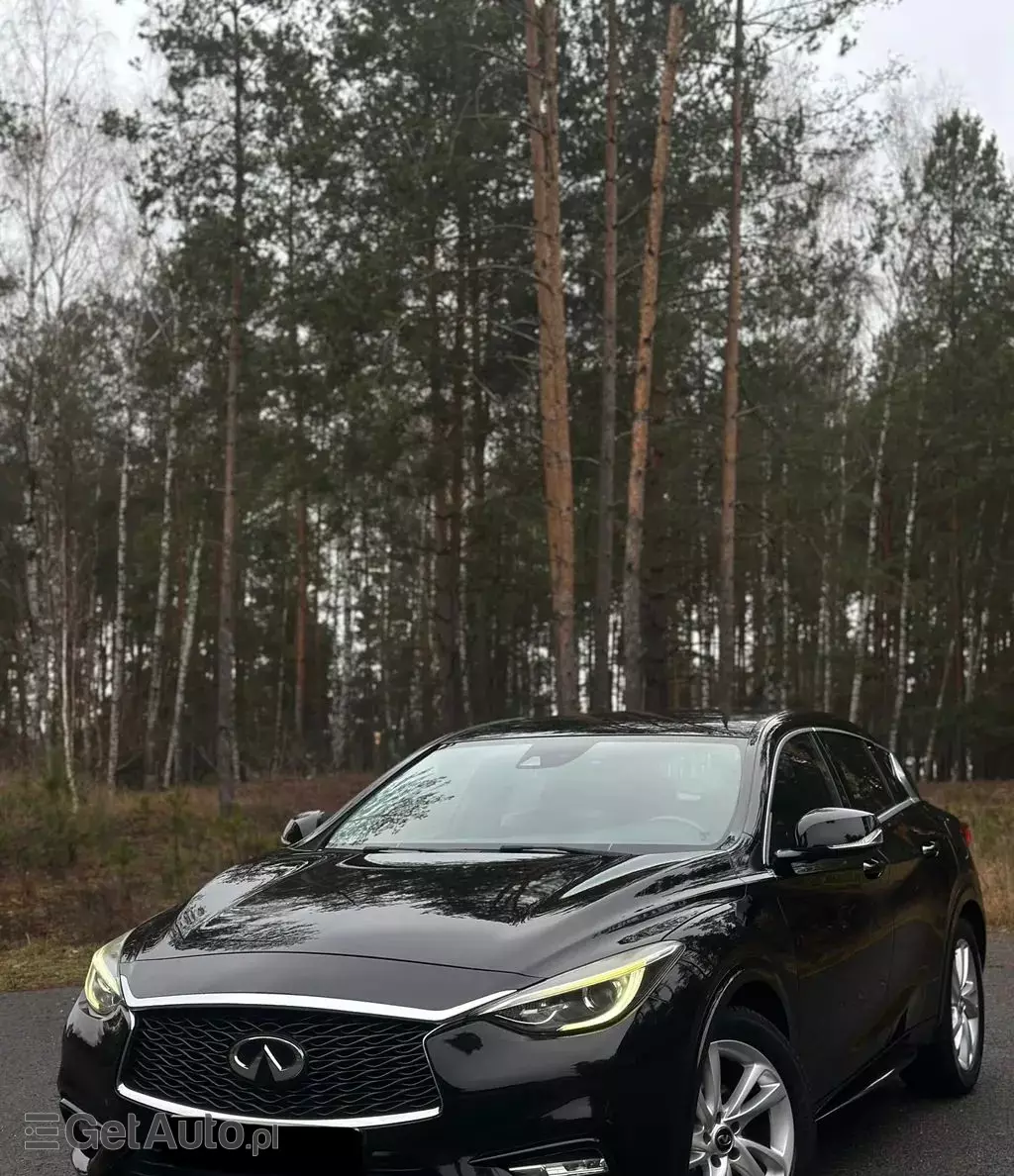 INFINITI Q30 