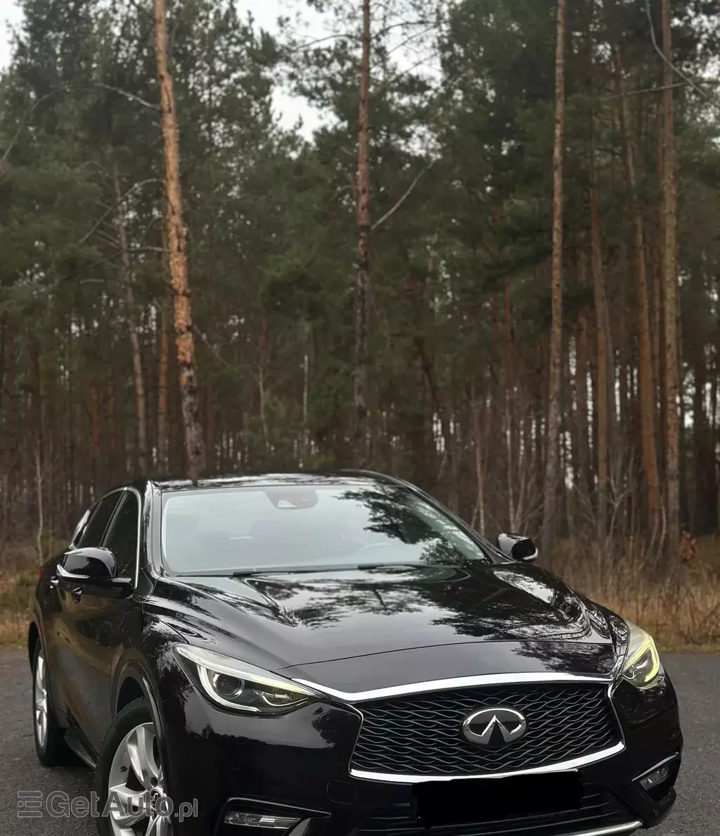 INFINITI Q30 