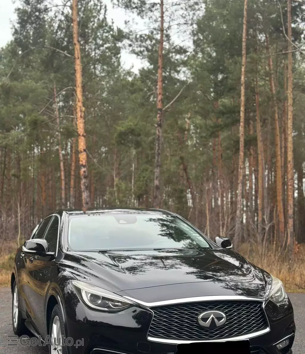 INFINITI Q30 