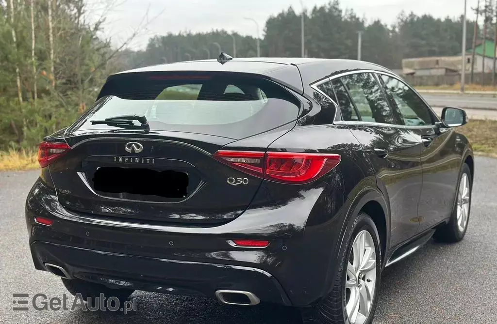 INFINITI Q30 