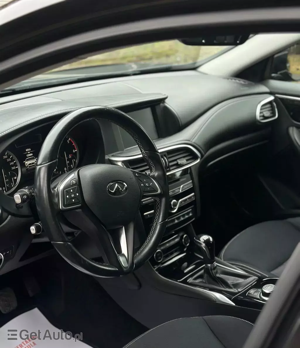 INFINITI Q30 