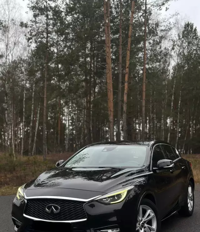 INFINITI Q30 