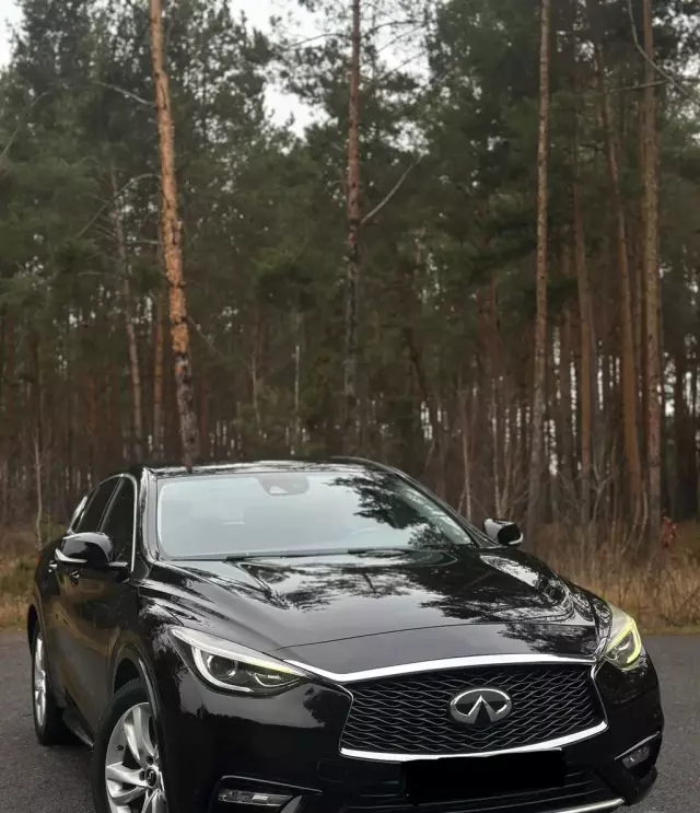 INFINITI Q30 