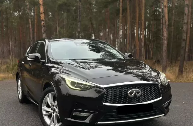 INFINITI Q30 