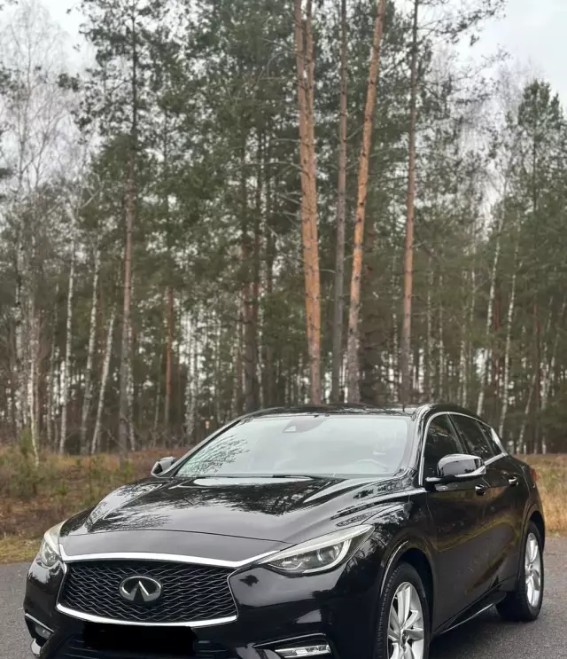 INFINITI Q30 