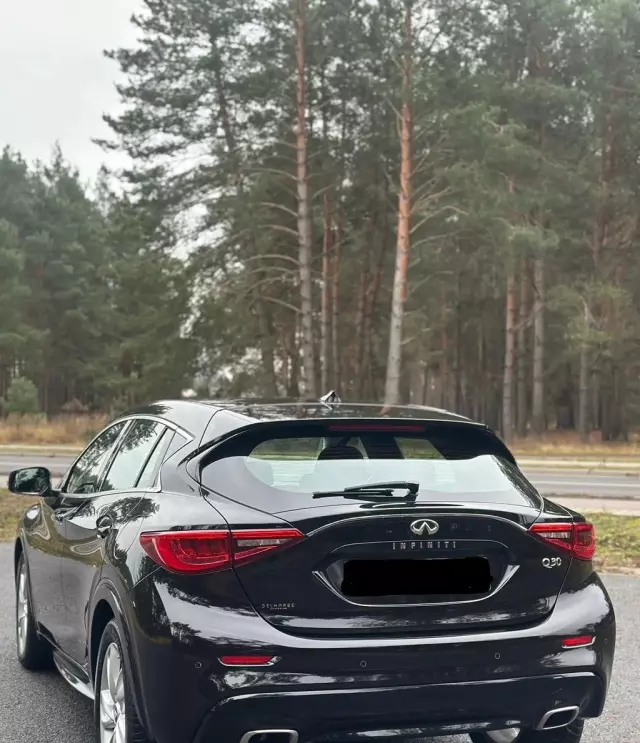 INFINITI Q30 