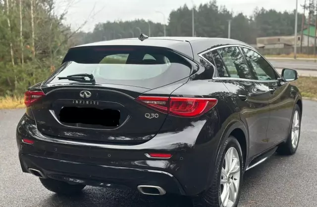 INFINITI Q30 