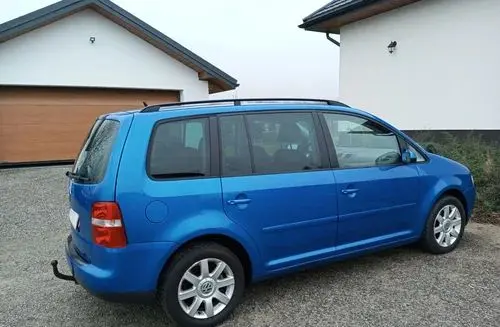 VOLKSWAGEN Touran 
