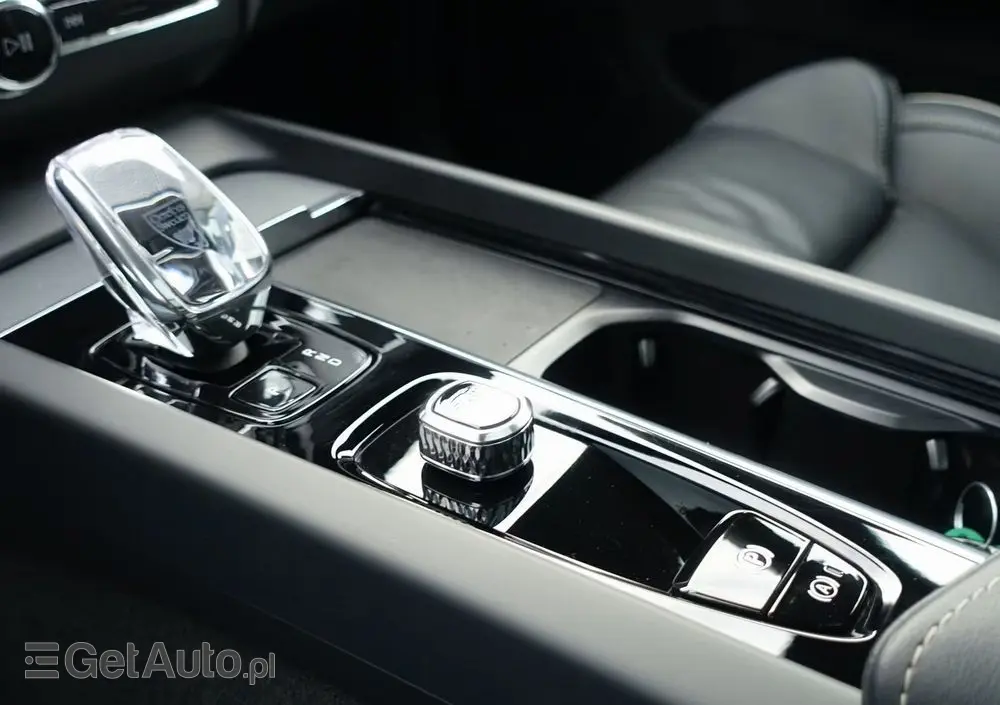 VOLVO XC 60 B5 B AWD Ultra Black Edition