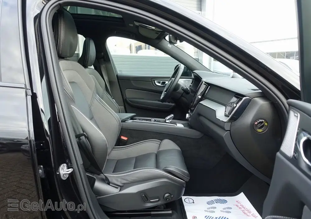 VOLVO XC 60 B5 B AWD Ultra Black Edition