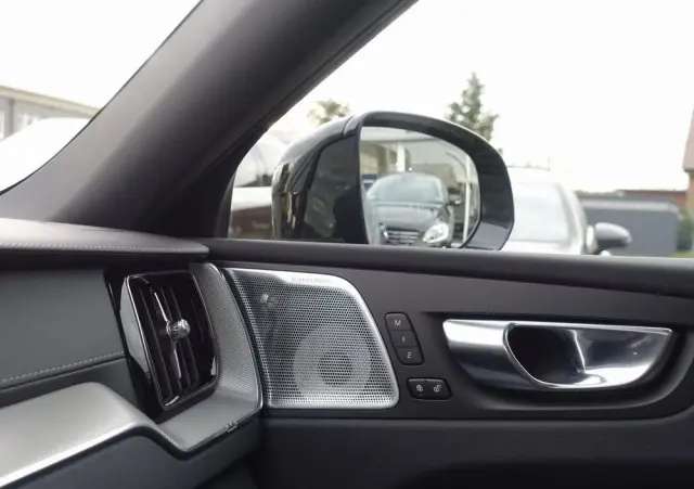 VOLVO XC 60 B5 B AWD Ultra Black Edition