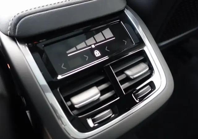 VOLVO XC 60 B5 B AWD Ultra Black Edition