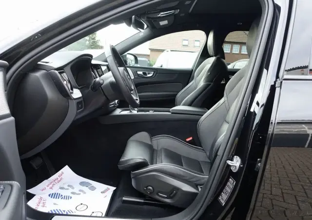 VOLVO XC 60 B5 B AWD Ultra Black Edition