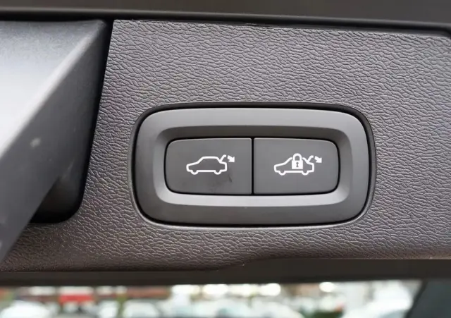 VOLVO XC 60 B5 B AWD Ultra Black Edition