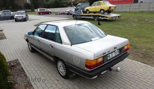 AUDI 100 