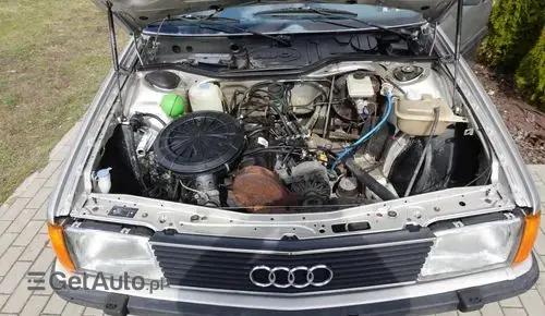 AUDI 100 