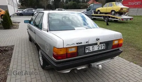 AUDI 100 