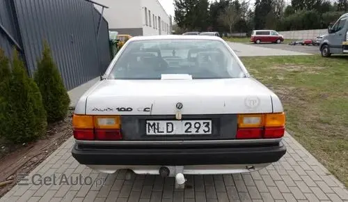 AUDI 100 