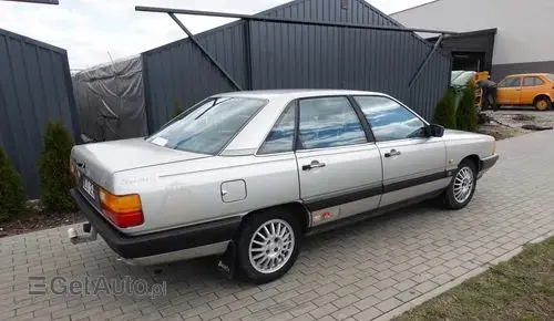 AUDI 100 