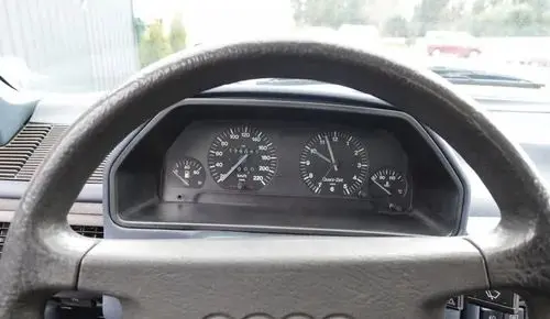 AUDI 100 