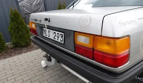 AUDI 100 
