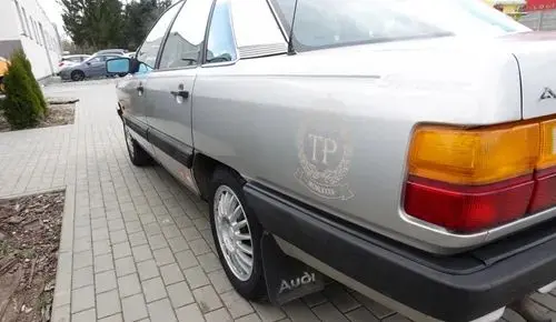 AUDI 100 