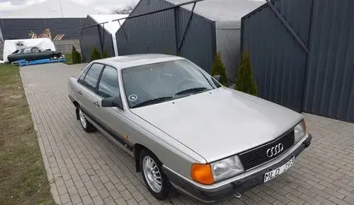 AUDI 100 