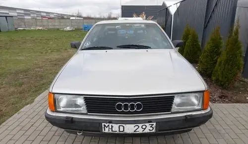 AUDI 100 