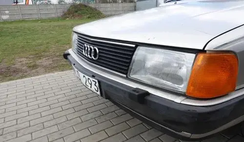 AUDI 100 