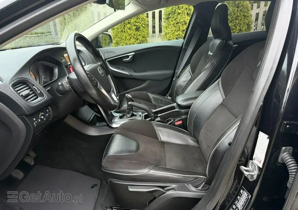 VOLVO V40 Cross Country 