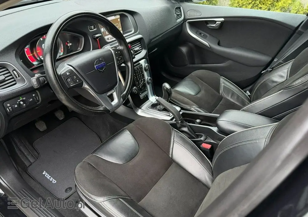 VOLVO V40 Cross Country 