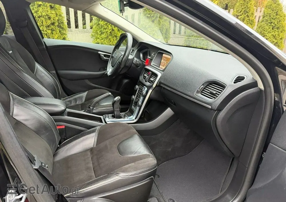 VOLVO V40 Cross Country 