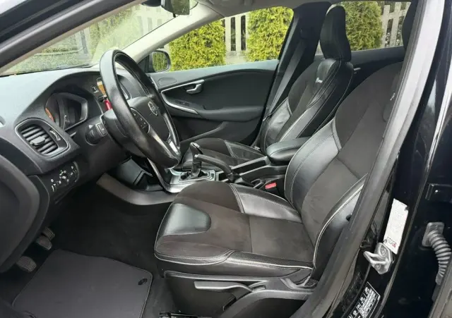 VOLVO V40 Cross Country 