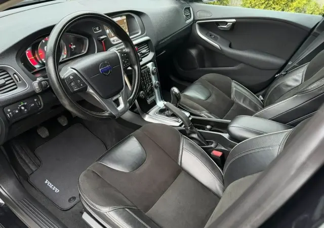 VOLVO V40 Cross Country 